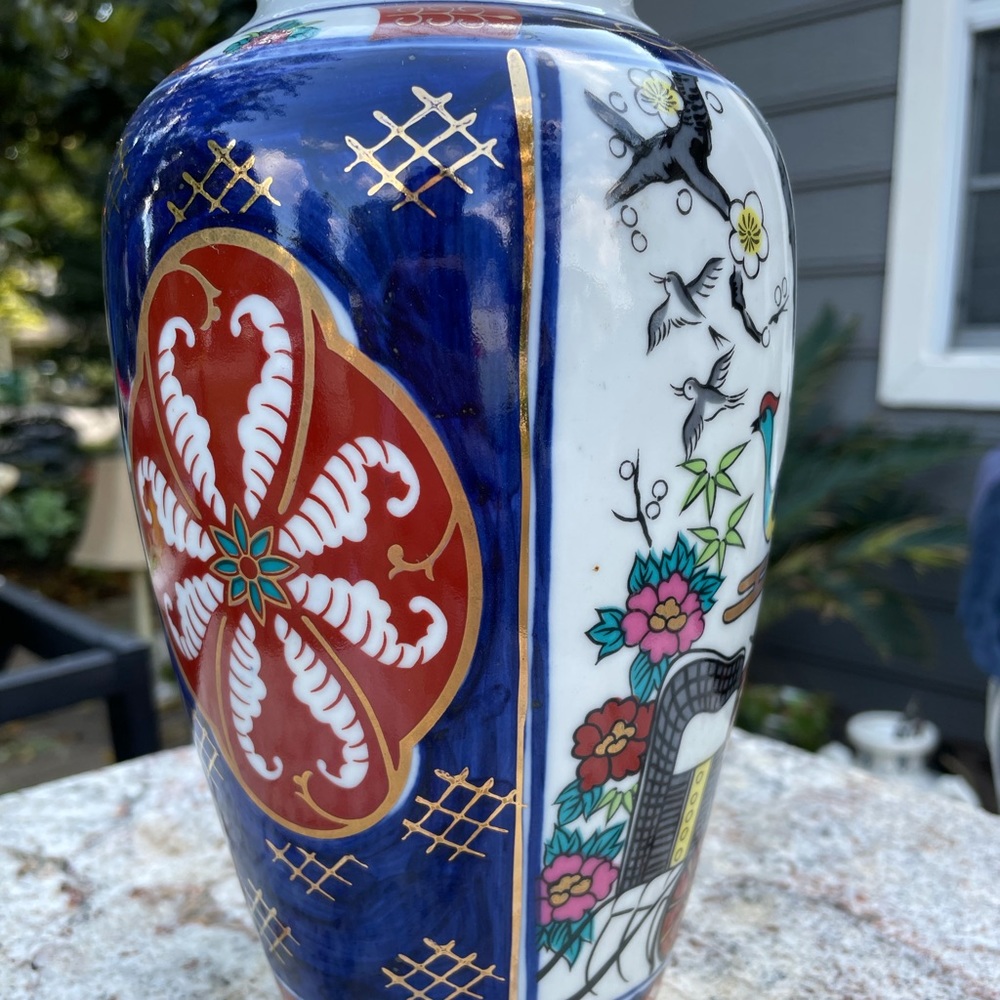 Vintage Imari vase 9x5”